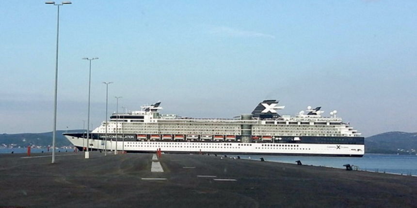 Celebrity Constelation uplovljava u luku Gaženica. Foto: Danira Širinić Celebrity Constelation uplovljava u luku Gaženica. Foto: Danira Širinić