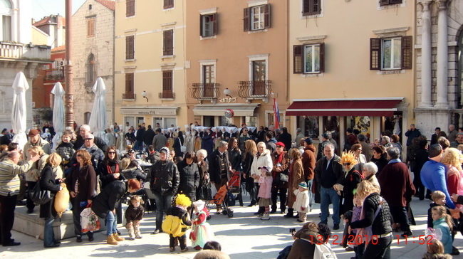 Zadarski karneval 2010: KUD “Druzina” Pag na Narodnom trgu