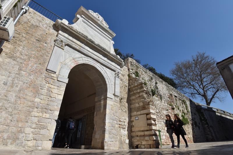 Image 378881 (auto) Image 378881 (auto)