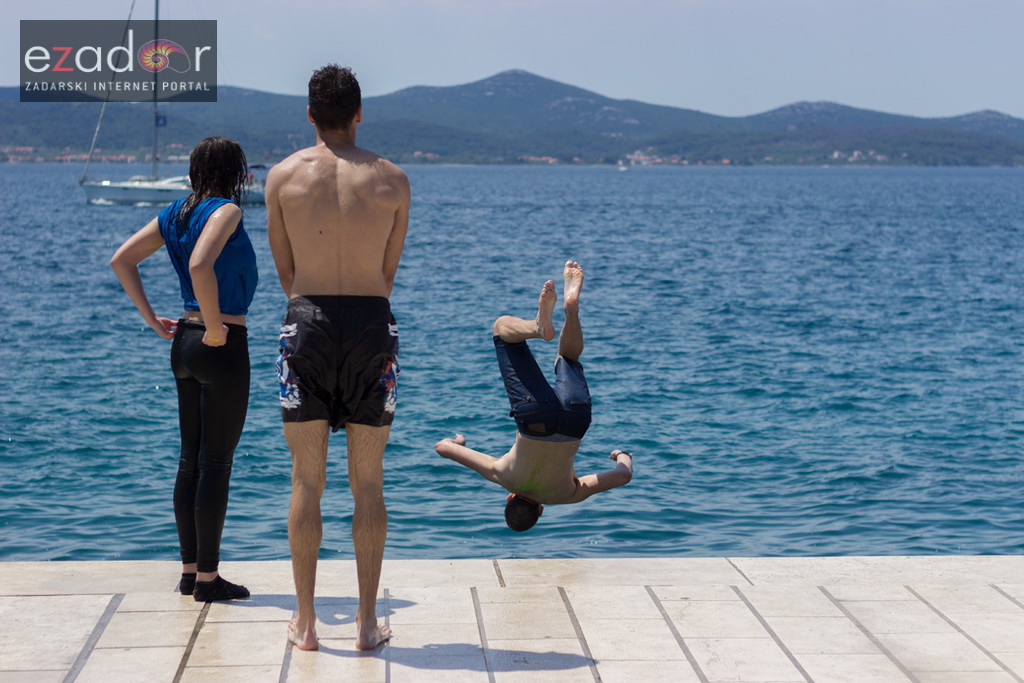 Ludijada zadarskih maturanata na Pozdravu suncu i Morskim orguljama