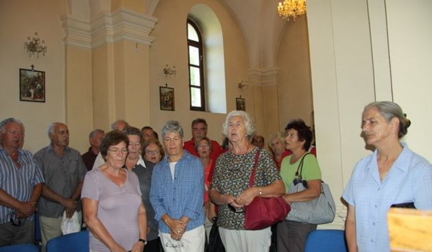 Udruga žena Luzor i članovi Crkvenog zbora iz Preka posjetili Slunj i Rastoke