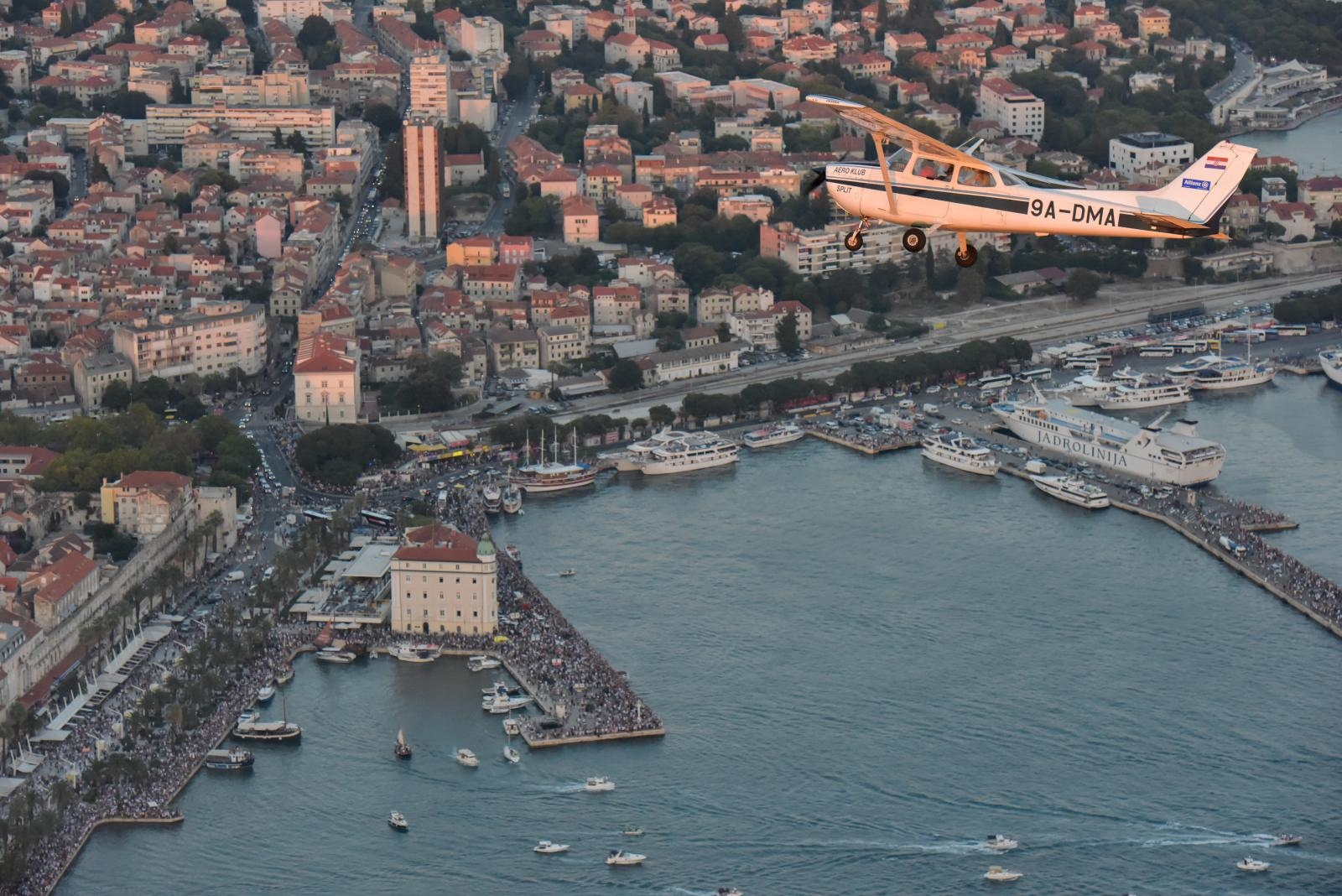 Splićani ispratili Olivera na posljednju plovidbu – fotografije iz zraka
