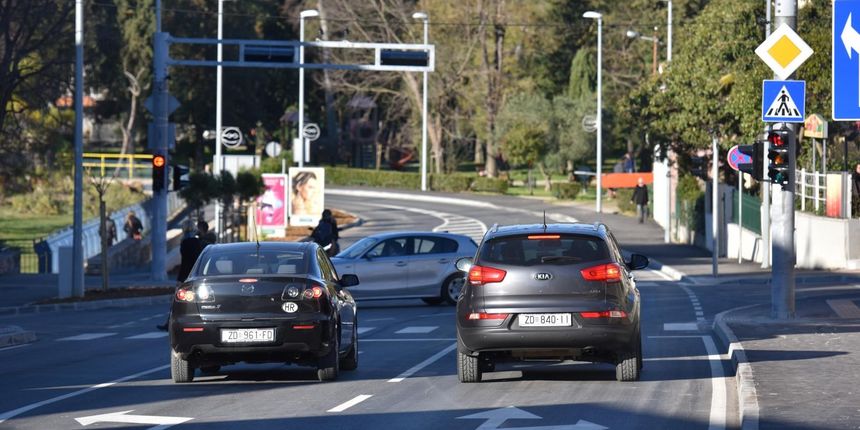 Automobili, promet, semafor