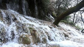 Vjetar raznoseći vodenu pjenu i sitne kapljice stvara poseban ugođaj u NP Krka