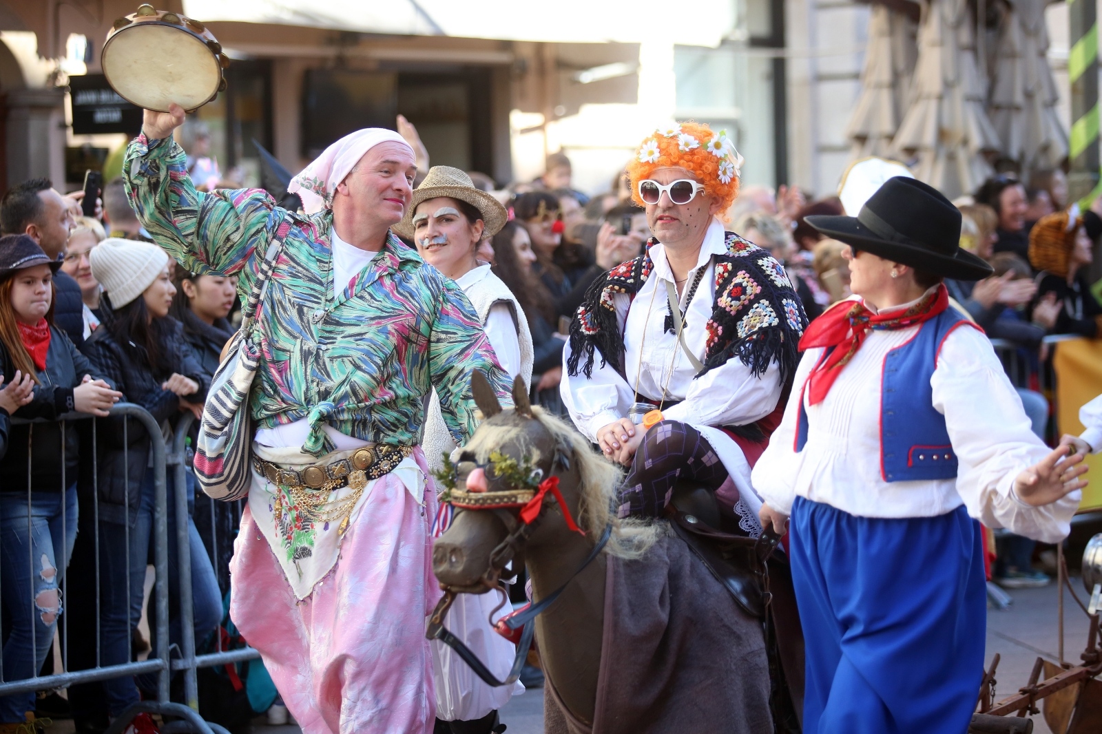 Velika karnevalska povorka u Rijeci: Više od 10.500 maškara prodefiliralo Korzom