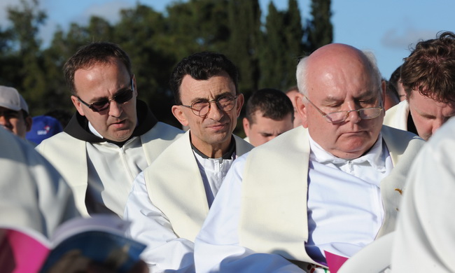 Zadar, 080510.
Zadar je domacin Susreta katolicke mladezi 2010. 
Susret ce trajati dva dana a u njemu ce sudjelovati preko 30.000 mladih iz Hrvatske i svijeta. 
Na fotografiji: don Kacunko.
Foto: Andrija Lucic / CROPIX