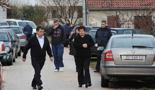 U selu Skabrnja pokraj Zadra pronadjena je mrtva 15-godisnja djevojka. Uzrok smrt zasad nije poznat. Policijska istraga je u tijeku. Foto: Andrija Lucic / CROPIX