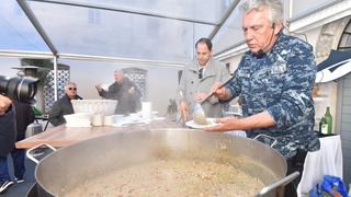 Priprema rižota s plodovima mora u sklopu Tuna, Sushi & Wine Festivala Priprema rižota s plodovima mora u sklopu Tuna, Sushi & Wine Festivala