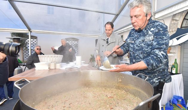 Priprema  rižota s plodovima mora u sklopu Tuna, Sushi & Wine Festivala