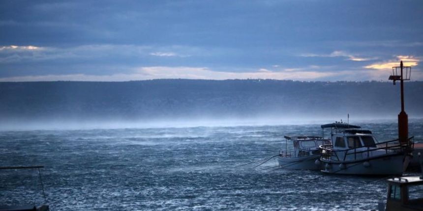 Orkanska bura mjestimice dostiže brzinu od 200 kilometara na sat, foto: Filip Brala/PIXSELL