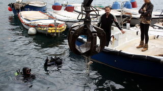 Ronioci kluba Sv. Roko izronili dio starog srušenog mosta u Jazinama, Foto: Mladen Malik