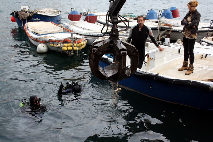 Ronioci kluba Sv. Roko izronili dio starog srušenog mosta u Jazinama, Foto: Mladen Malik