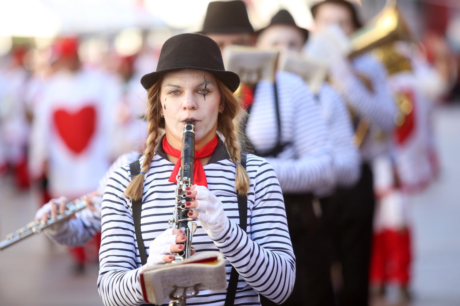 Velika karnevalska povorka u Rijeci: Više od 10.500 maškara prodefiliralo Korzom