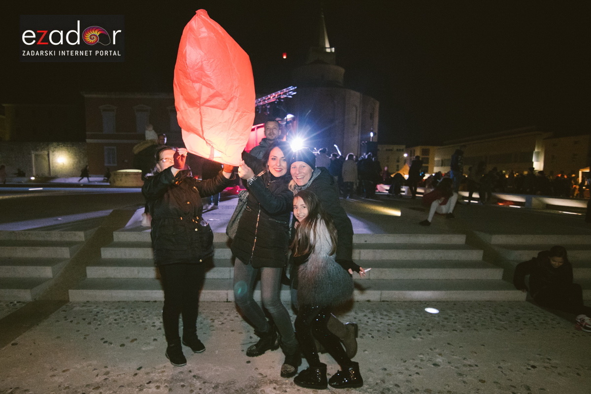 Humanitarni svjetlosni spektakl “Zaželi ljubav 2018.” @ Forum