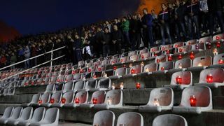 Torcida se uz svijeće, bengalke i molitvu dostojanstveno oprostila od svog kolege Žana Ojdanića na sjevernoj tribini Poljuda. Foto: Ivo Čagalj/PIXSELL Torcida se uz svijeće, bengalke i molitvu dostojanstveno oprostila od svog kolege Žana Ojdanića na sjevernoj tribini Poljuda. Foto: Ivo Čagalj/PIXSELL