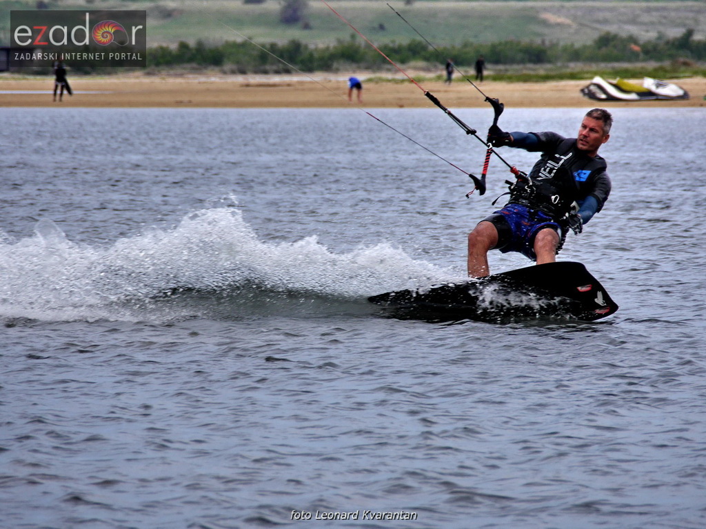 Kiteri guštali u refulima ninske bure Kiteri guštali u refulima ninske bure