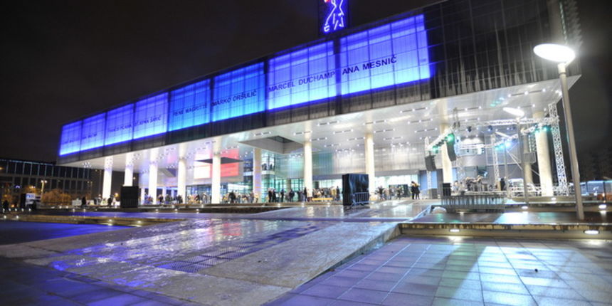Zagreb , 111209.
Nakon sest godina izgradnje otvoren je Muzej suvremene umjetnosti. Na otvorenju su se pojavili mnogi politicari, umjetnici i glazbenici.
Foto Marko Miscevic/ CROPIX Zagreb , 111209.
Nakon sest godina izgradnje otvoren je Muzej suvremene umjetnosti. Na otvorenju su se pojavili mnogi politicari, umjetnici i glazbenici.
Foto Marko Miscevic/ CROPIX