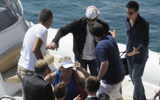 Dubrovnik, 050710.
U Dubrovnik je danas dosao John McEnroe, poznati tenisac koji ce sa Goran Ivanisevicem 08.07.10. odigrati revijalni humanitarni mec za Dubrovacku opcu bolnicu. Mec ce se odigrati na Stradunu ispred Knezeva dvora. John McEnroe stigao je Dubrovnik, 050710.
U Dubrovnik je danas dosao John McEnroe, poznati tenisac koji ce sa Goran Ivanisevicem 08.07.10. odigrati revijalni humanitarni mec za Dubrovacku opcu bolnicu. Mec ce se odigrati na Stradunu ispred Knezeva dvora. John McEnroe stigao je