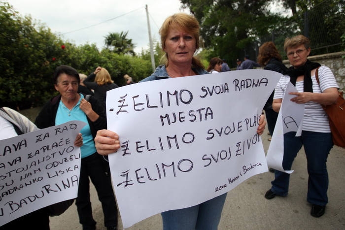 Zadar, 080513.
Gazenica. Prosvjed radnica Adrie u Gazenici koje traze 9 neisplacenih placa ili otpremnine.
Na fotografiji: radnice Adrie.
Foto: Jure Miskovic / CROPIX Zadar, 080513.
Gazenica. Prosvjed radnica Adrie u Gazenici koje traze 9 neisplacenih placa ili otpremnine.
Na fotografiji: radnice Adrie.
Foto: Jure Miskovic / CROPIX