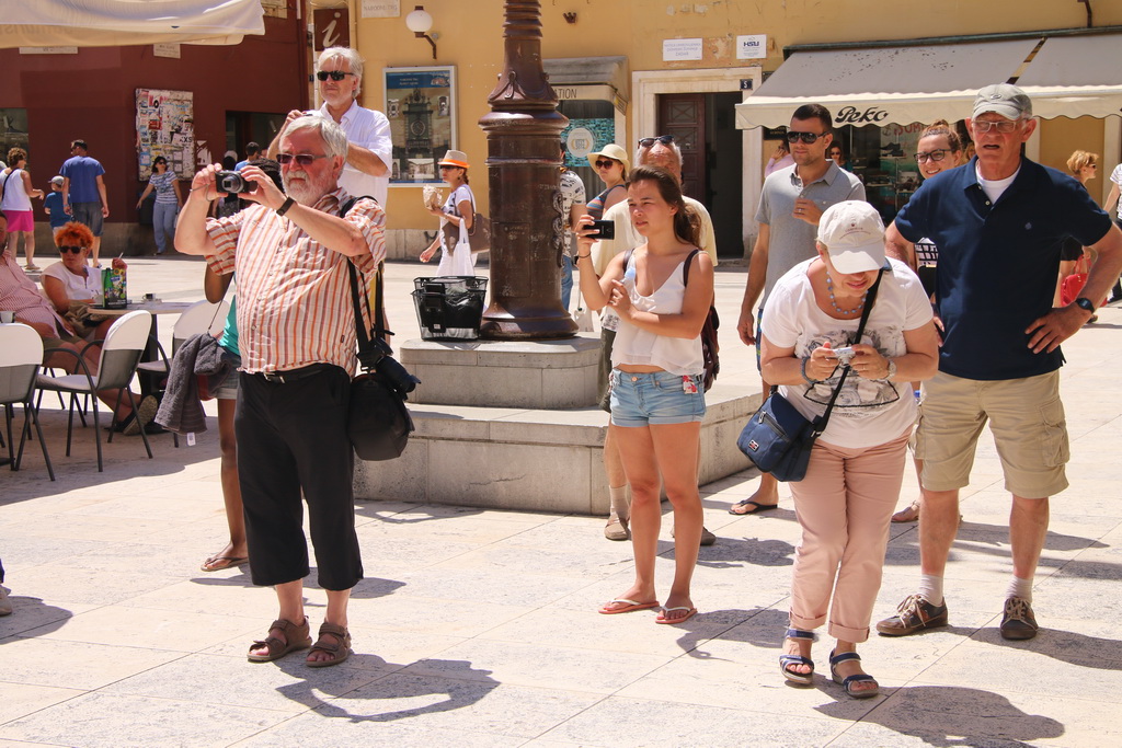 OŠ Zadarski otoci, učenici na Narodnom trgu