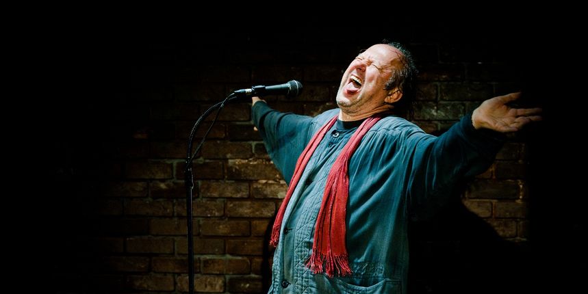 “Petkom u 8” u Arsenalu: Večer humora uz Zijaha Sokolovića “Petkom u 8” u Arsenalu: Večer humora uz Zijaha Sokolovića