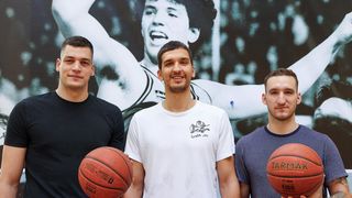 Druženje s košakašima povodom 60. rođendana Dražena Petrovića Druženje s košakašima povodom 60. rođendana Dražena Petrovića