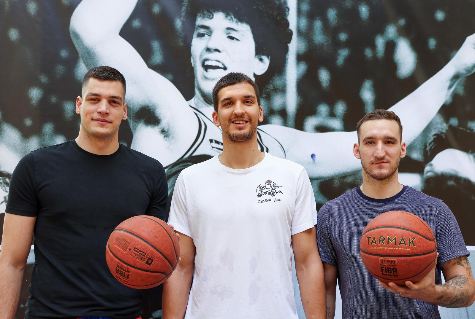 Druženje s košakašima povodom 60. rođendana Dražena Petrovića Druženje s košakašima povodom 60. rođendana Dražena Petrovića