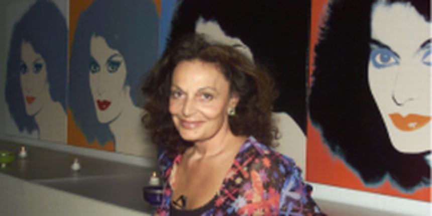 Slavna dizajnerica ispred svojih portreta s potpisom Andya Warhola (Moda.hr) Slavna dizajnerica ispred svojih portreta s potpisom Andya Warhola (Moda.hr)