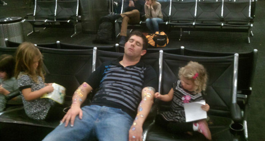 Njih je umor porazio: Presmiješne slike ljudi koji su zaspali na krivom mjestu u krivo vrijeme Njih je umor porazio: Presmiješne slike ljudi koji su zaspali na krivom mjestu u krivo vrijeme