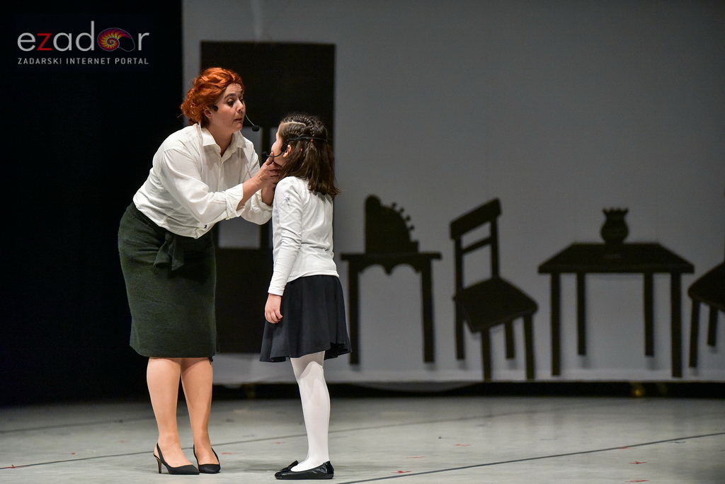Predstava “Odgojoj” Plesne udruge Gesta u HNK Zadar