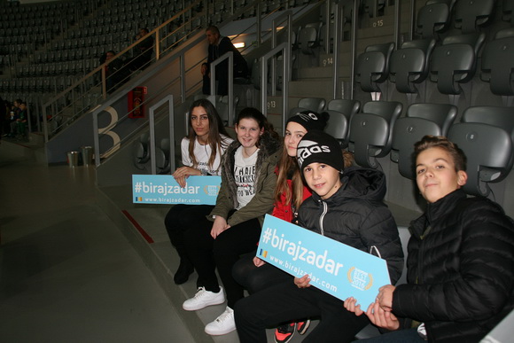 Košarkaši i navijači KK Zadar podržali akciju #birajzadar Košarkaši i navijači KK Zadar podržali akciju #birajzadar