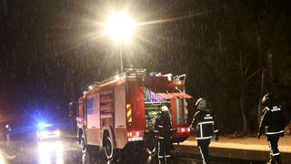 Vodice: U sudaru automobila i autobusa tri osobe ozlijeđene, a autobus završio na boku