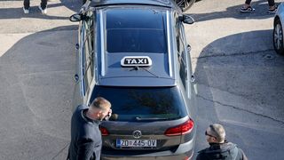 Taksisti prosvjeduju u Zadru