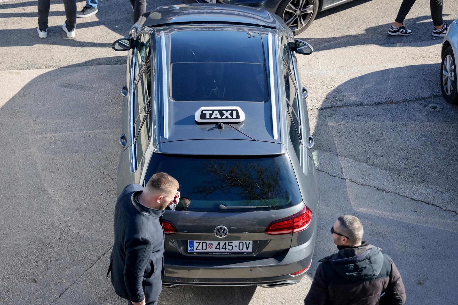 Taksisti prosvjeduju u Zadru