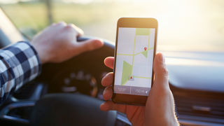 AccuWeather tajno prodaje vašu lokaciju – Ne samo da prati grad u kojem se nalazite, zabilježili su najpreciznije moguće lokaciju na kojoj ste, čak i na kojem ste katu zgrade. Iako isključite ‘dijeljenje lokacije’, aplikacija uvijek zna gdje ste