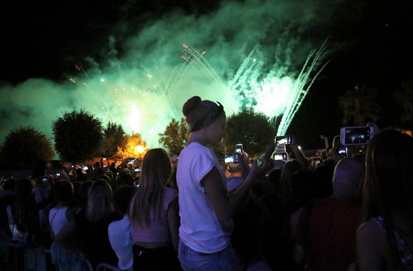 Virska noć 2016: Jelena Rozga i spektakularni vatromet za 25 tisuća fanova. Foto: Virski list