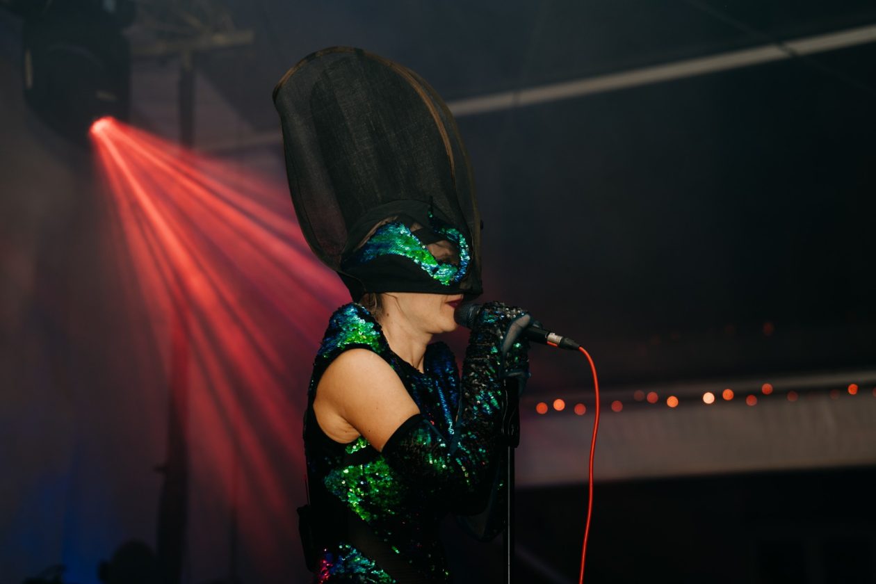 Nipplepeople @ Advent u Zadru – Božićni gramofon na Pijaci