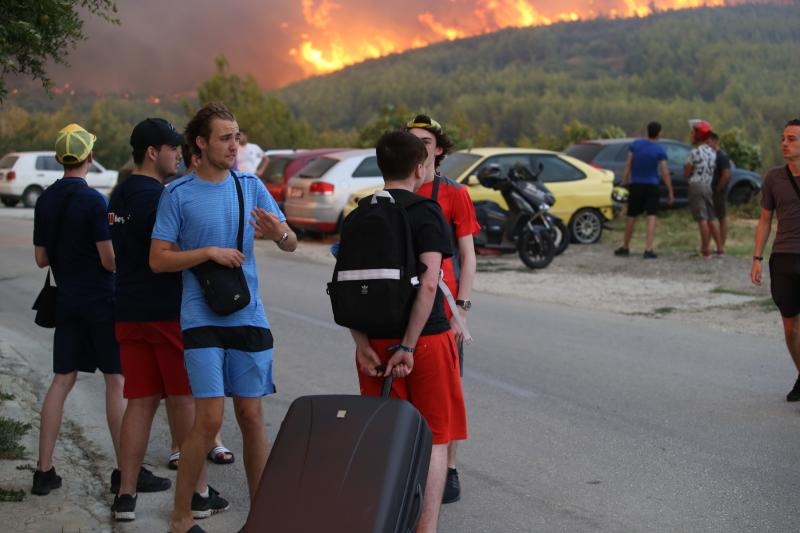 Žrnovnica: Vatra je sve bliže Splitu, nebo je prekriveno dimom Žrnovnica: Vatra je sve bliže Splitu, nebo je prekriveno dimom