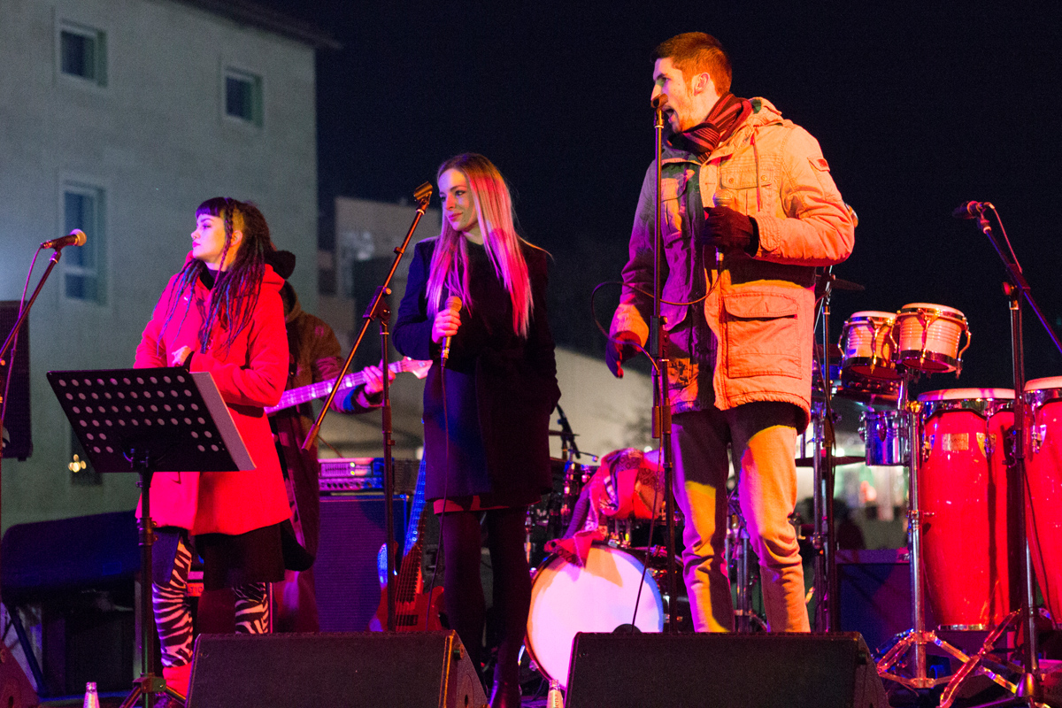 Doček 2017: Najluđa noć na zadarskom Poluotoku privukla više tisuća Zadrana i gostiju Doček 2017: Najluđa noć na zadarskom Poluotoku privukla više tisuća Zadrana i gostiju