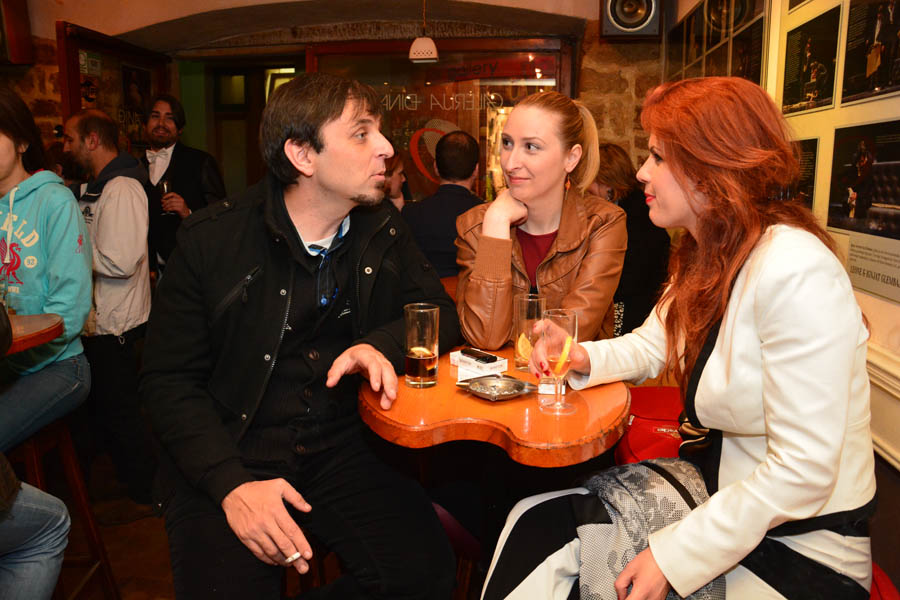 U caffe galeriji “Đina” otvorena izložba “Gospoda Glembajevi” U caffe galeriji “Đina” otvorena izložba “Gospoda Glembajevi”