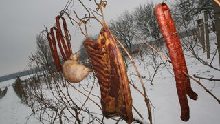 Vukovar, 220110.
U vinogradima Vukovara proslavlja se blagdan Sv. Vinka kada se tradicionalno blagoslove vinogradi. Na salasu Goldschmidt po 11 puta se odrzava Vinkovo na Vucedolu, gdje se moglo uzivati u vinu i gastronomskim specijalitetima.
Foto: Damir Vukovar, 220110.
U vinogradima Vukovara proslavlja se blagdan Sv. Vinka kada se tradicionalno blagoslove vinogradi. Na salasu Goldschmidt po 11 puta se odrzava Vinkovo na Vucedolu, gdje se moglo uzivati u vinu i gastronomskim specijalitetima.
Foto: Damir