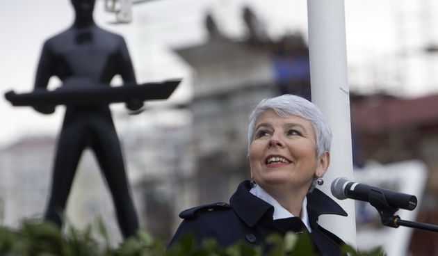 Rijeka, 140411.
Danas je u Brodogradilistu 3. maj Predsjednica Vlade RH Jadranka Kosor u drustvu ministra gospodarstva Djure Popijaca, ministra Branka Bacica bila na primopredaji tankera Velebit. Brod je duljine 195 metara i predvidjen je za prijevoz naft