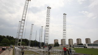 Zadar, 030510.
U sportskom centru Visnjik pocela je gradnja pozornice za susret katolicke mladezi (ocekuje se vise od 20000 ljudi)koji ce se ovoga vikenda odrzati u Zadru.
Foto: Vladimir Ivanov / CROPIX