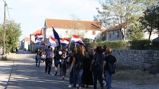 Koracima nade u istinu