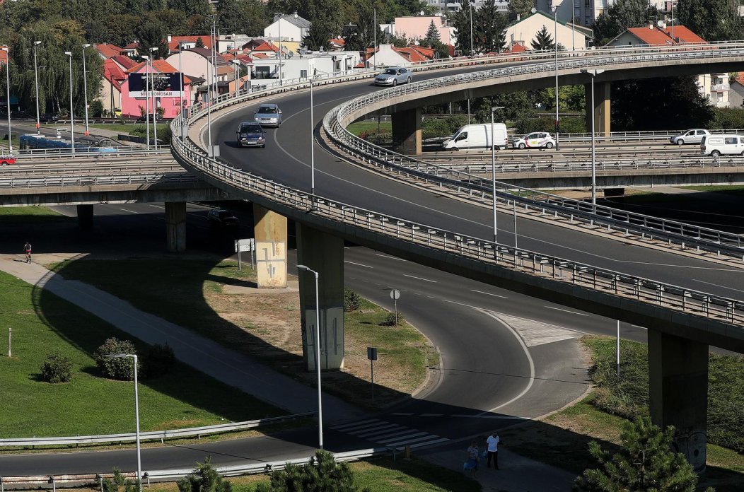 Zagreb: Petlja na križanju Slavonske avenije i Avenije Marina Držića Zagreb: Petlja na križanju Slavonske avenije i Avenije Marina Držića