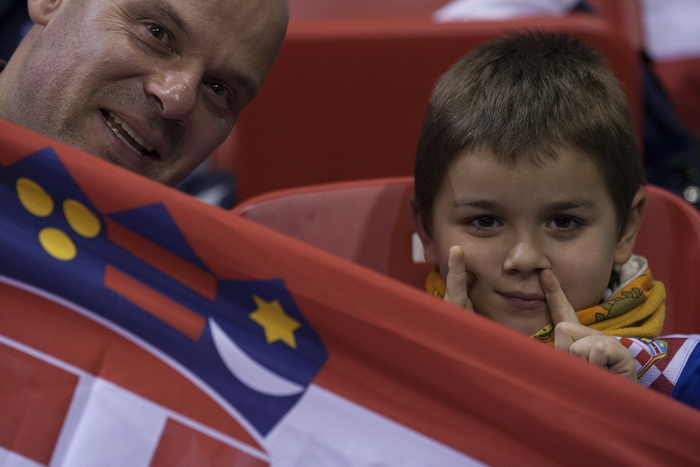 Zaragoza, Spanjolska, 230113.
Gradska dvorana Principe Felipe.
Svjetsko prvenstvo u rukometu za muskarce Spanjolska 2013.
Utakmica cetvrtfinala izmedju reprezentacija Hrvatske i Francuske.
Na fotografiji: hrvatski navijaci.
Foto: Ante Cizmic / CROPIX Zaragoza, Spanjolska, 230113.
Gradska dvorana Principe Felipe.
Svjetsko prvenstvo u rukometu za muskarce Spanjolska 2013.
Utakmica cetvrtfinala izmedju reprezentacija Hrvatske i Francuske.
Na fotografiji: hrvatski navijaci.
Foto: Ante Cizmic / CROPIX