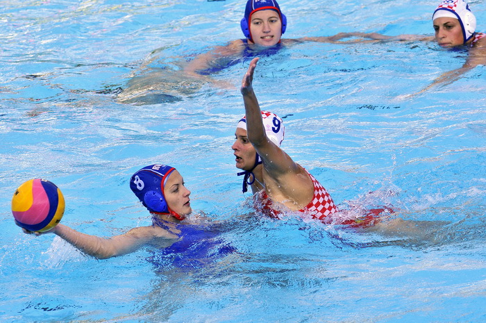 Zagreb, 310810.
Bazen Mladosti, Jarunska 5.
Utakmica zenskog vaterpola u sklopu Europskog prvenstva, izmedju Hrvatske i Rusije.
Na slici: Evgenija Soboleva (Rusija) i Maja Kalauz (Hrvatska).
Foto: Boris Kovacev / CROPIX Zagreb, 310810.
Bazen Mladosti, Jarunska 5.
Utakmica zenskog vaterpola u sklopu Europskog prvenstva, izmedju Hrvatske i Rusije.
Na slici: Evgenija Soboleva (Rusija) i Maja Kalauz (Hrvatska).
Foto: Boris Kovacev / CROPIX