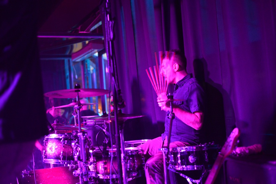 Jurica Pađen & Aerodrom u Maraschino baru; foto Iva Perinčić Jurica Pađen & Aerodrom u Maraschino baru; foto Iva Perinčić