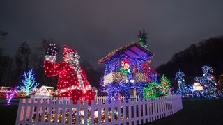 Još raskošnije izdanje: pogledajte kako izgleda Božićna priča obitelji Salaj gdje je ove godine zasjalo rekordnih 2.5 milijuna lampica