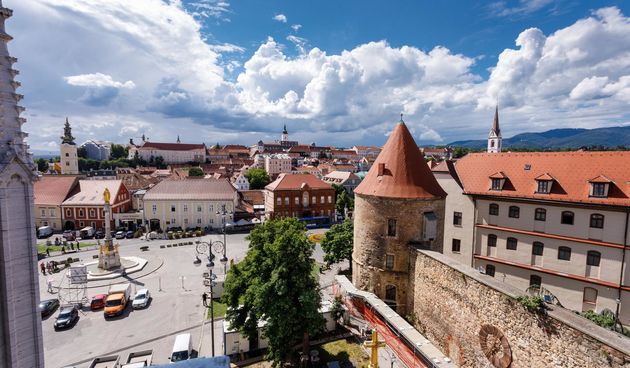 Pogled sa Zagrebačke katedrale na centar grada – Zagreb